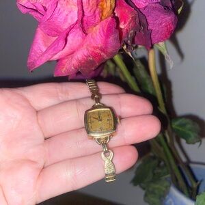 Antique 1915-1920 Gold filled Watch Petite